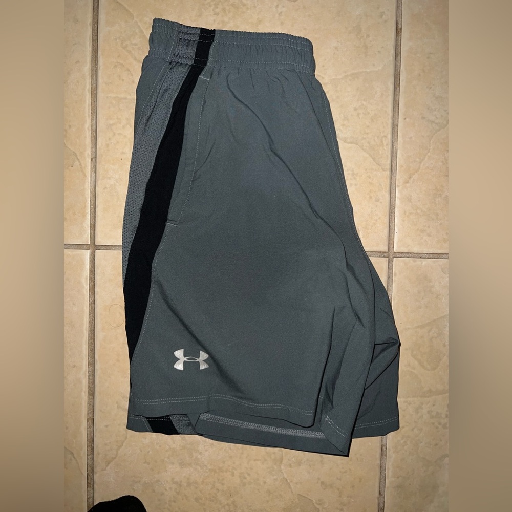 UNDER ARMOUR shorts 7inch